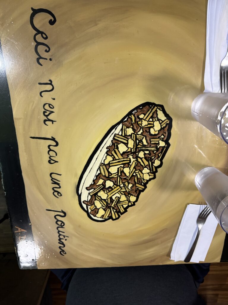 Table that says ceci n'est pas une poutine